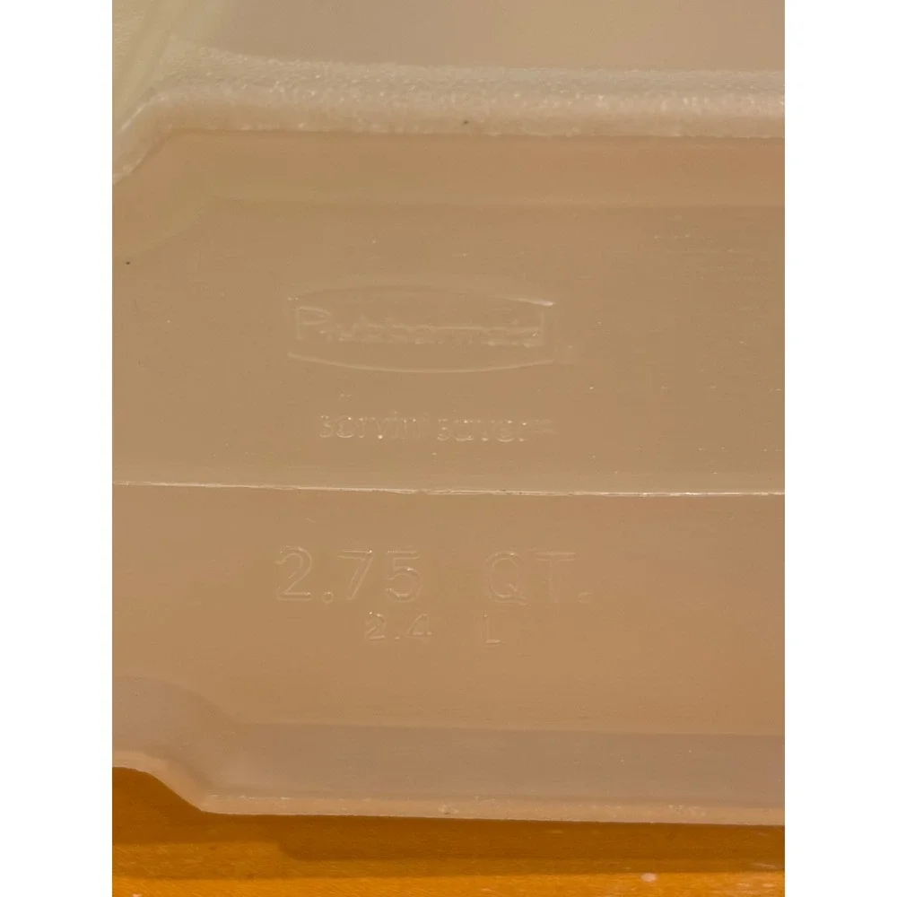 Rubbermaid vintage Servin Saver 2.75 Qt 2.4 L Pitcher Slim White Lid